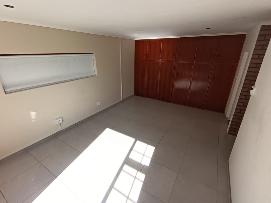 To Let 3 Bedroom Property for Rent in Heiderand Western Cape